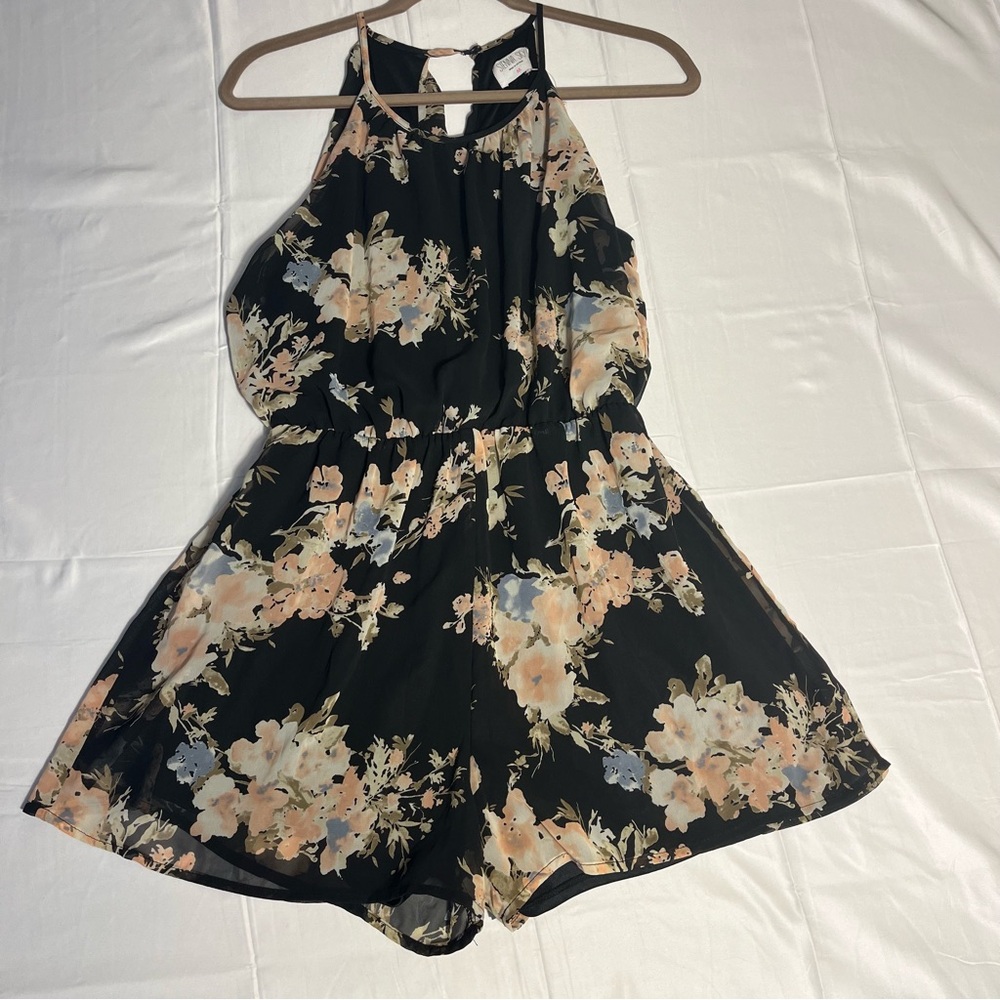 Sienna Sky Boho Romper Women’s Black Floral Sz Medium Prefect for Layering NWT